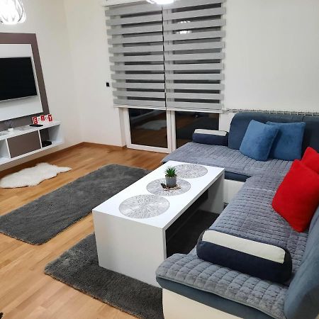 Apartman Bulevar Sarajevo - Free Parking Buitenkant foto