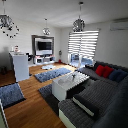 Apartman Bulevar Sarajevo - Free Parking Buitenkant foto