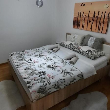 Apartman Bulevar Sarajevo - Free Parking Buitenkant foto