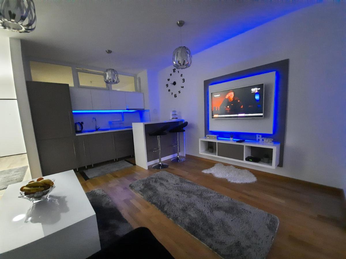 Apartman Bulevar Sarajevo - Free Parking Buitenkant foto