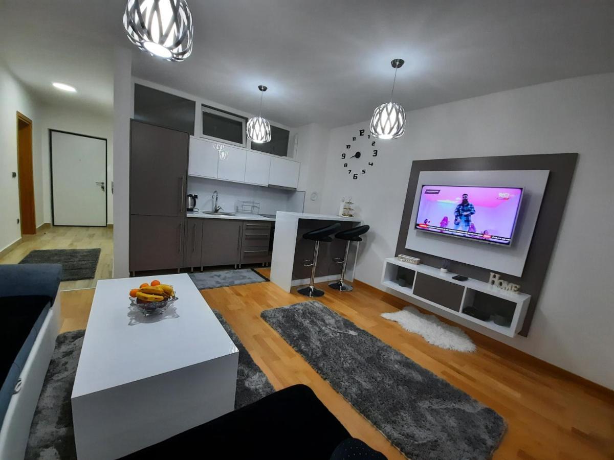 Apartman Bulevar Sarajevo - Free Parking Buitenkant foto