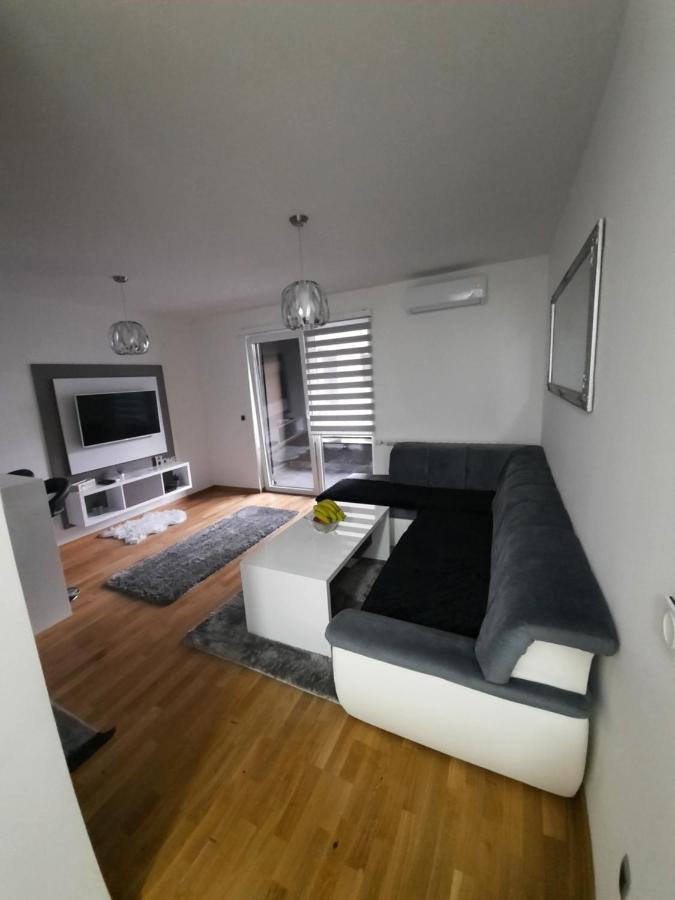 Apartman Bulevar Sarajevo - Free Parking Buitenkant foto