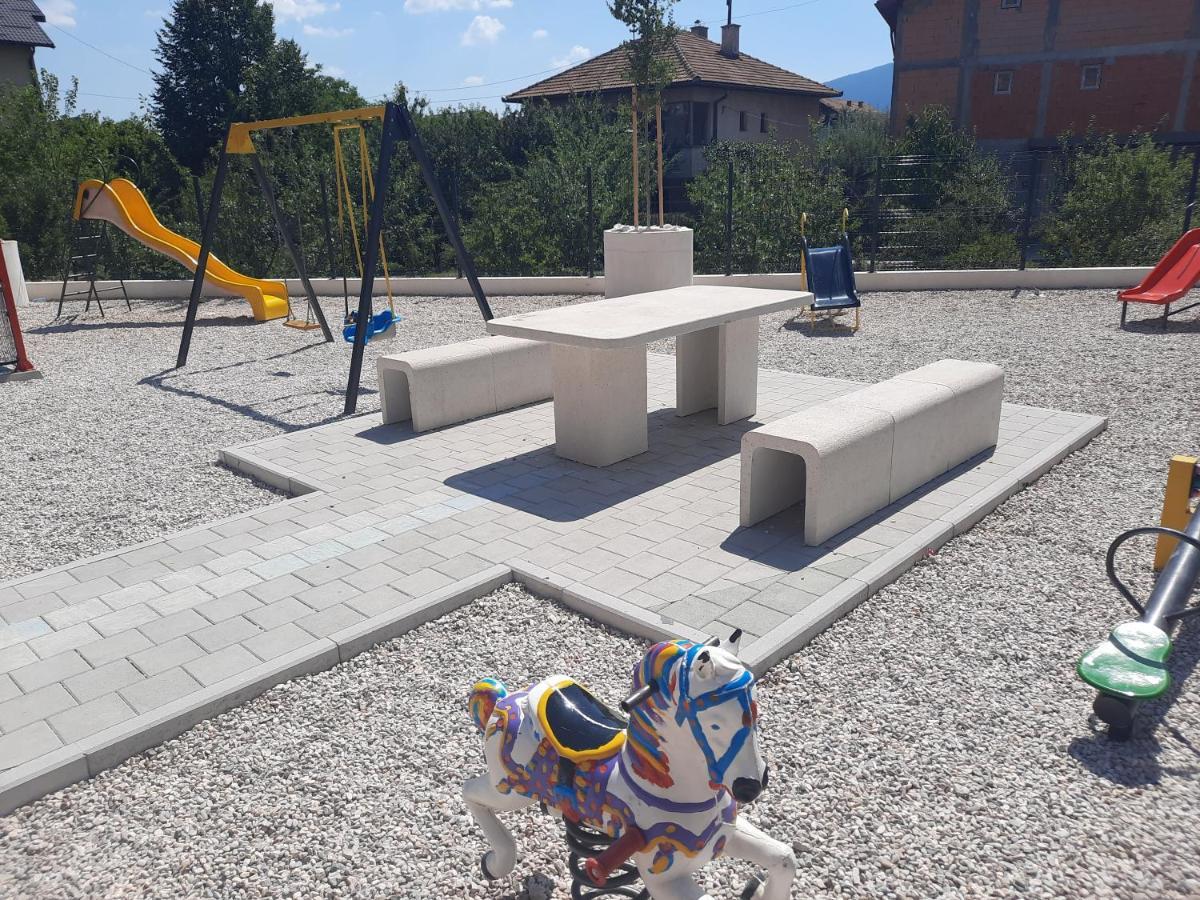 Apartman Bulevar Sarajevo - Free Parking Buitenkant foto