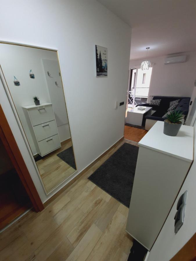Apartman Bulevar Sarajevo - Free Parking Buitenkant foto
