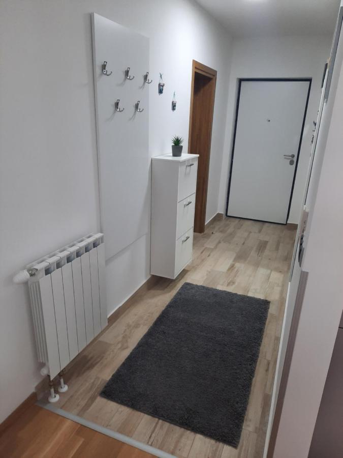 Apartman Bulevar Sarajevo - Free Parking Buitenkant foto