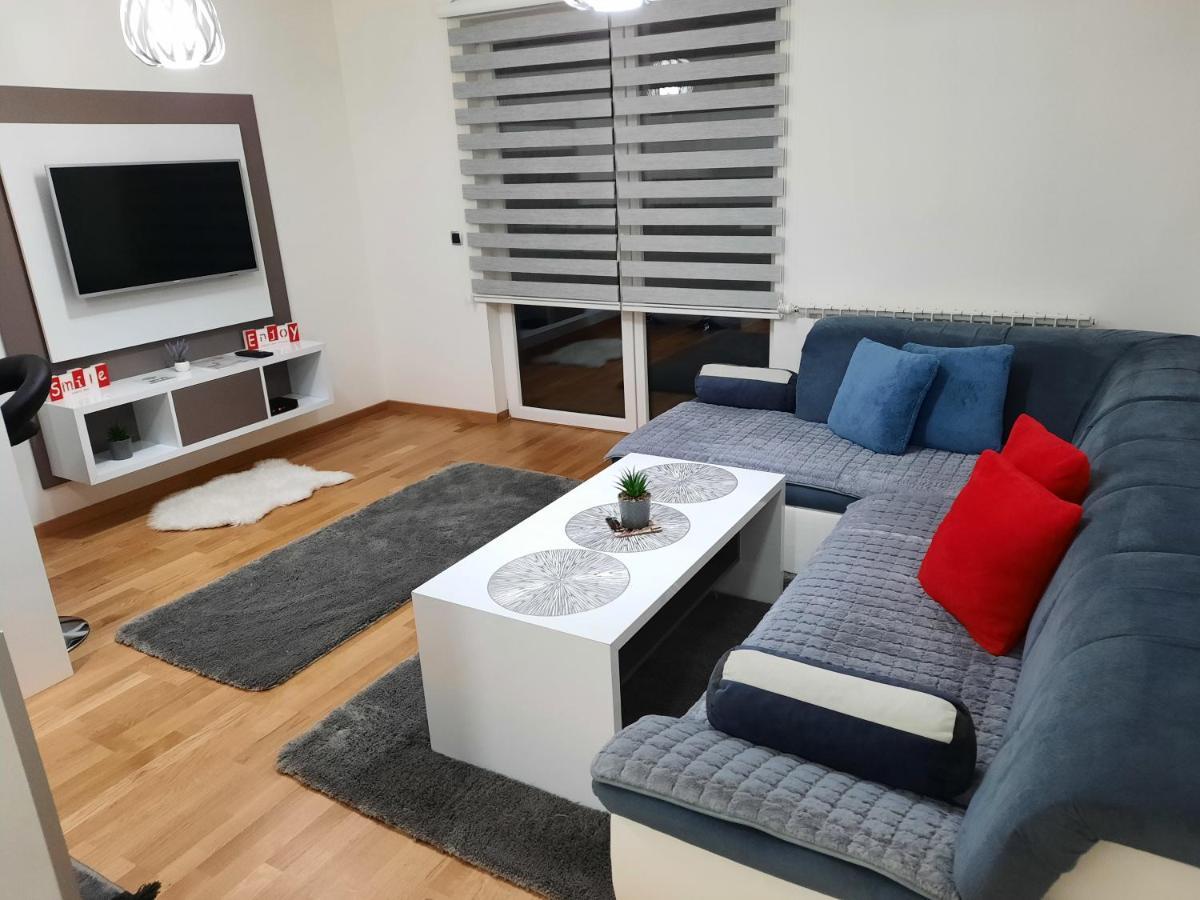 Apartman Bulevar Sarajevo - Free Parking Buitenkant foto