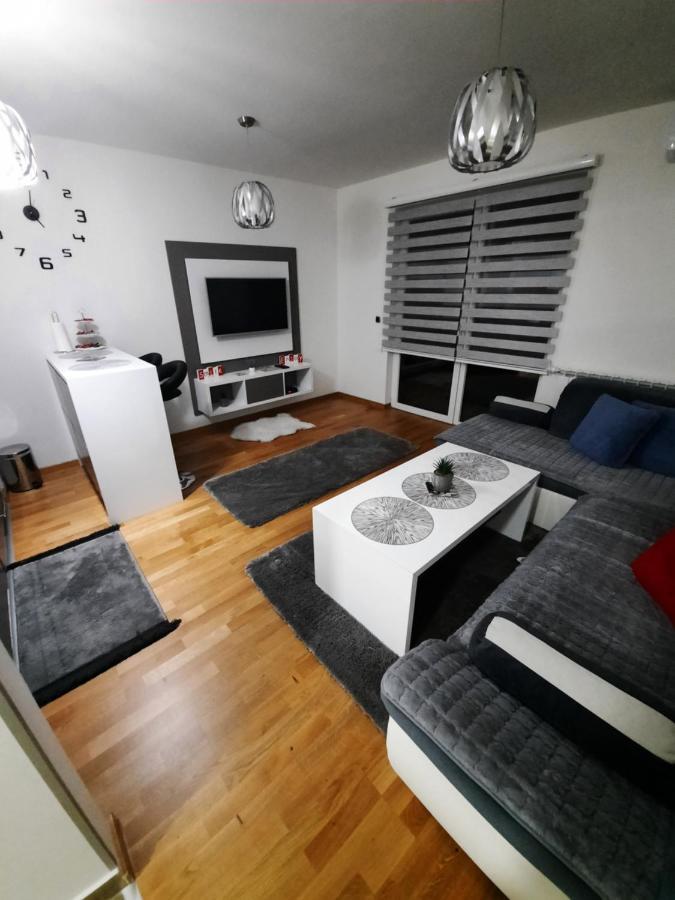 Apartman Bulevar Sarajevo - Free Parking Buitenkant foto
