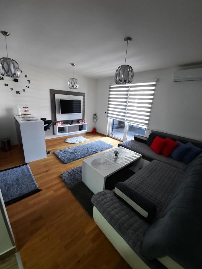 Apartman Bulevar Sarajevo - Free Parking Buitenkant foto