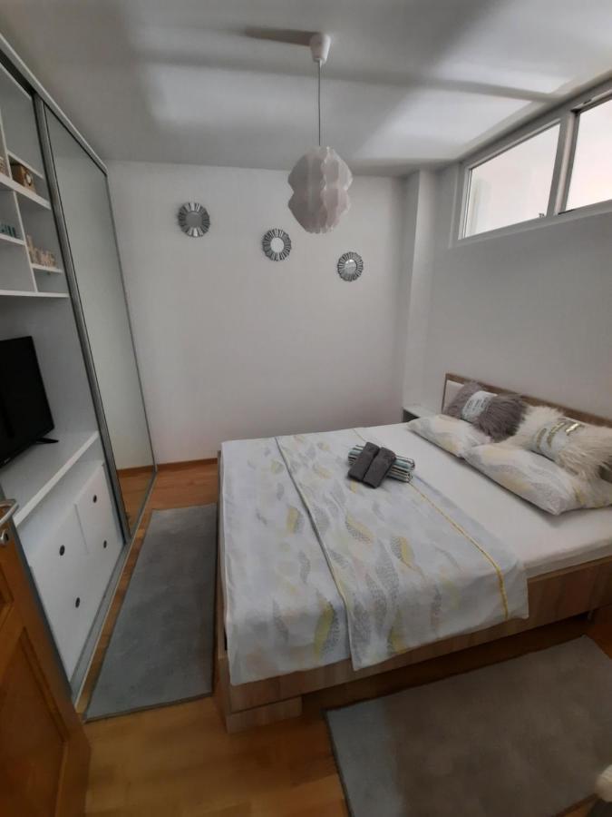 Apartman Bulevar Sarajevo - Free Parking Buitenkant foto
